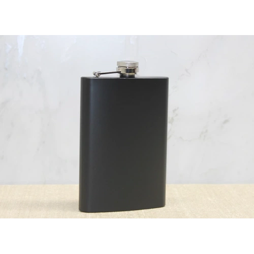 Одиночная черная бутылка объемом 9 унций