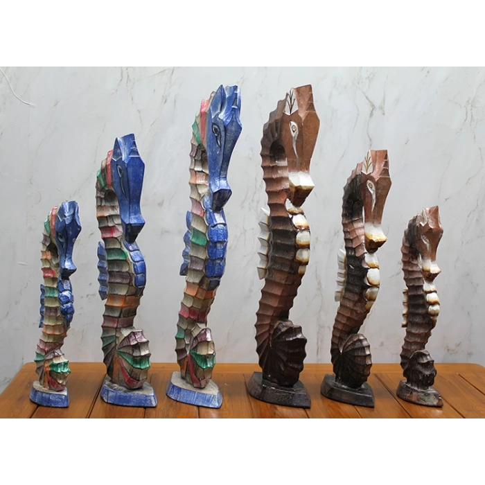 Декоративный набор из трех деревянных морских коней