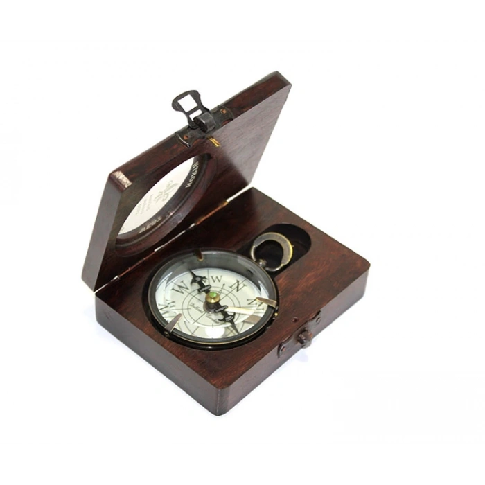 Декоративный латунный компас в деревянном футляре