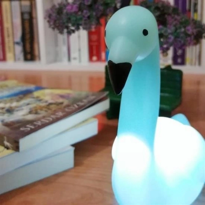 Durukar® Battery-operated Swan Night Light that Changes Color Under Decorative Light