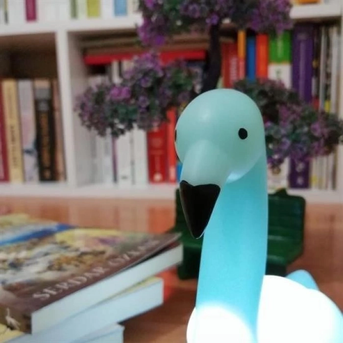 Durukar® Battery-operated Swan Night Light that Changes Color Under Decorative Light