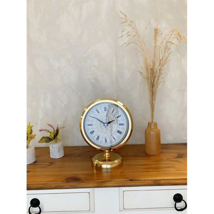 Gold Metal Çini Desenli Roma Rakamlı Masa Saati