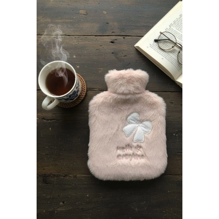 Hello Everyone Yazılı Kurdeleli Pembe Peluş Sıcak Su Torbası 1 Lt – Yumuşak Kılıf, Uzun Süre Sıcak Tutan Termal Su Torbası