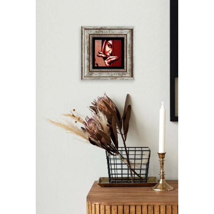 Kadın Çerçeveli Taş Tablo 20 cm