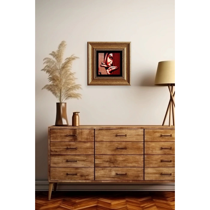 Kadın Çerçeveli Taş Tablo 20 cm