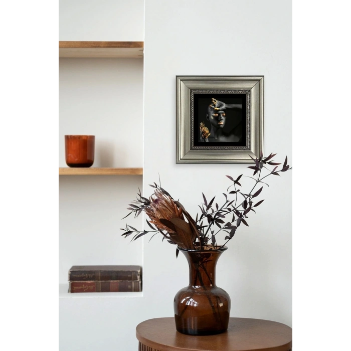 Kadın Çerçeveli Taş Tablo 20 cm