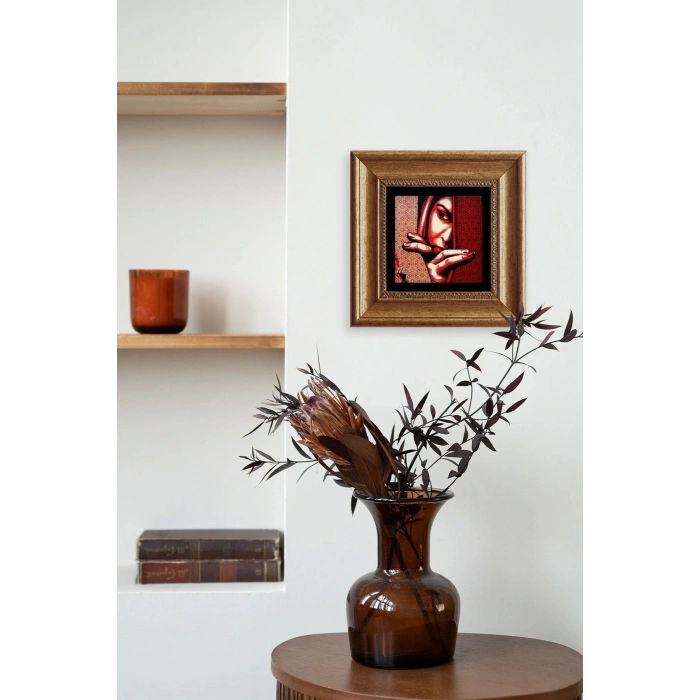 Kadın Çerçeveli Taş Tablo 20 cm