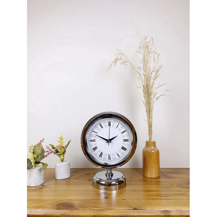 Krom Metal Desenli Roma Rakamlı Masa Saati