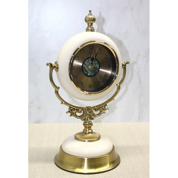 Настольные часы из металла