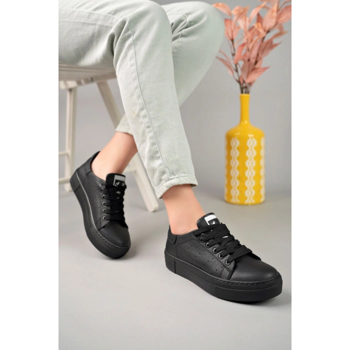 MN983 - CST Mens Black Tennis Shoes