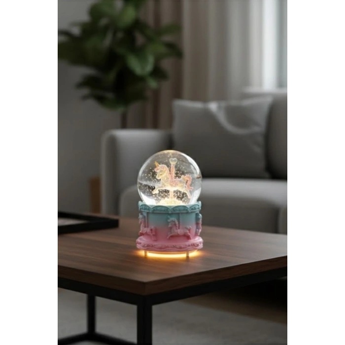 Pilli Işıklı Müzikli Kar Küresi–At Figürlü Eğlenceli Masaüstü Biblo, LED Aydınlatmalı Dekoratif Hediyelik Kar Küresi
