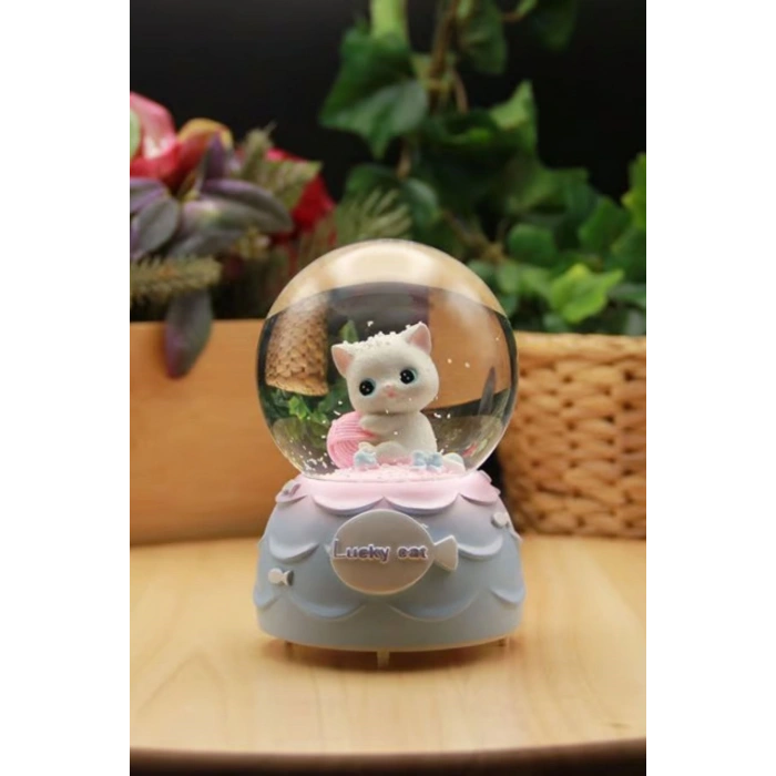 Pilli Işıklı Müzikli Kar Küresi–Şanslı Toplu Kedi Figürlü Eğlenceli Masaüstü Biblo, LED Aydınlatmalı Dekoratif Hediyelik Kar Küresi