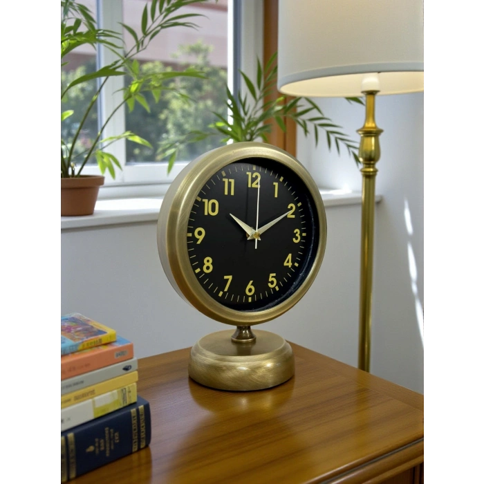 Retro Elegance 25 x 20 Cm Eskitme Metal Masa Saati