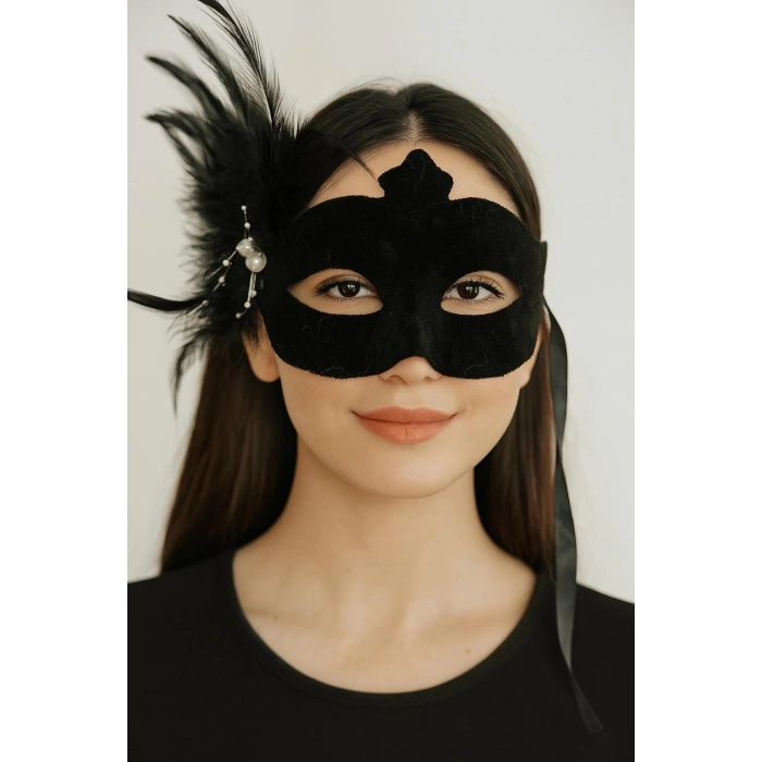 Siyah Renk Yandan Tüylü Süet Kaplama Beyaz İncili Parti Maskesi 18X15 cm (5365)