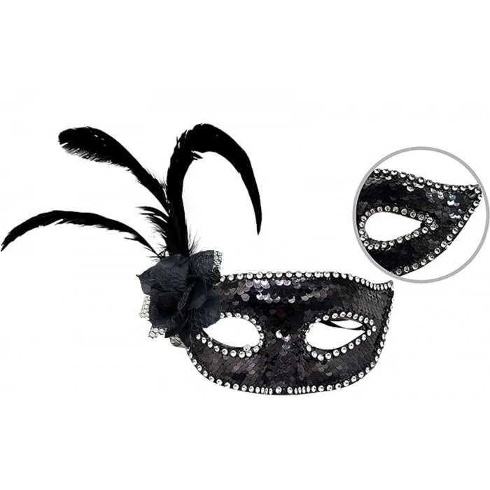 قناع مطعم بالريش من الجانب بزهر القطران والحجارة