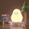 5 Farklı Renk Modlu Armut Figürlü Pofuduk LED Gece Lambası–Yumuşak Dokulu Çocuk Odası ve Dekoratif Şarjlı Ortam Işığı