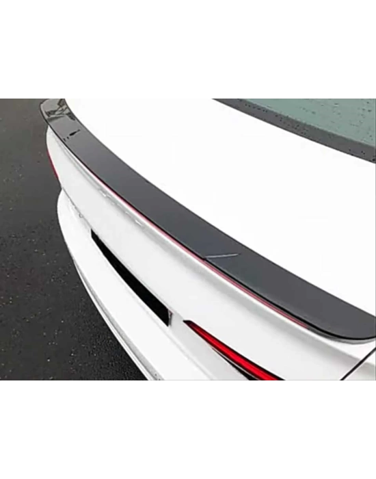 Audi A4 2016-2019 Için Uyumlu Led Spoiler Piano Black (Parlak Siyah)