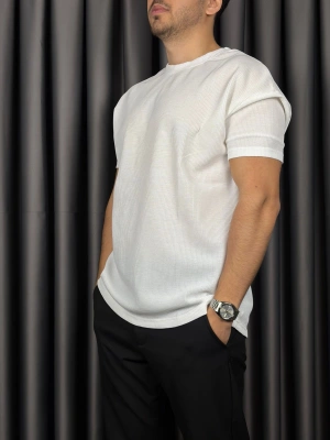 Kollar Dar Kesim Wuffle Kumaş Tshirt - Beyaz