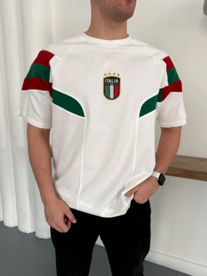 İTALİA NAKIŞ DETAY OVERSİZE TSHİRT -BEYAZ