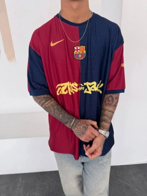 BARÇA NAKIŞ DETAY OVERSİZE TSHİRT