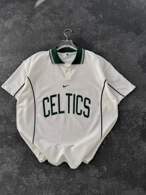 CELTİC BİYELİ POLO YAKA OVERSİZE TSHİRT -BEYAZ