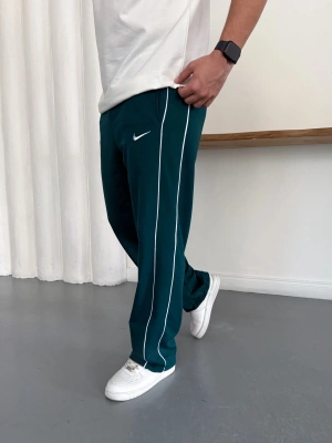 NİKE BİYELİ BAGGY EŞOFMAN - PETROL