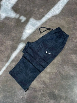 NKE YIKAMALI NAKIŞ 2 İPLİK BAGGY EŞOFMAN -LACİ