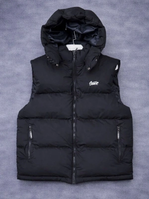 SWD KAPİŞONLU ŞİŞME YELEK -SİYAH