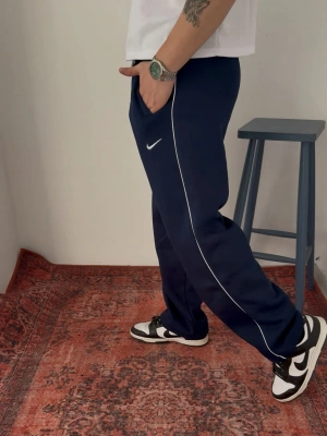 BAGGY NIKE ARA BİYELİ EŞOFMAN - LACİVERT