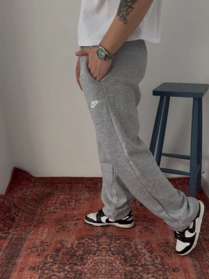 BAGGY NAKIŞ DETAY EŞOFMAN - GRİ