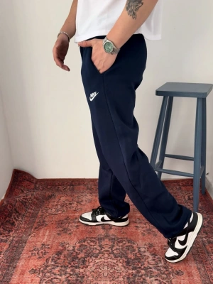 BAGGY NAKIŞ DETAY EŞOFMAN - LACİVERT