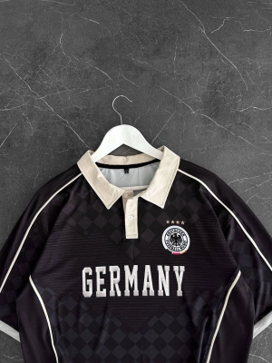 GERMANY POLO YAKA OVERSİZE T-SHİRT