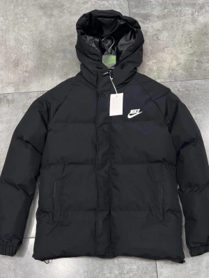 NKE BÖLÜK DETAY KAPİŞONLU MONT -SİYAH