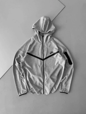 TECH FLEECE HIRKA -GRİ