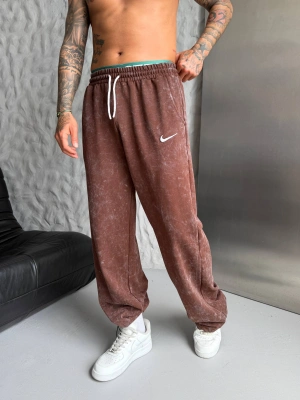 NKE YIKAMALI NAKIŞ 2 İPLİK BAGGY EŞOFMAN - KAHVERENGİ