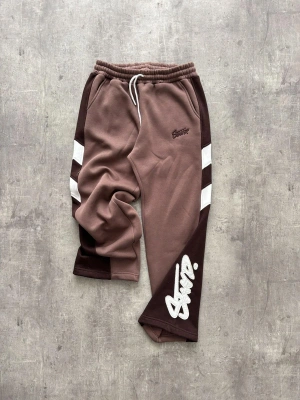 STW NAKIŞ DETAY EŞOFMAN BAGGY 3 İPLİK KUMAŞ - KAHVERENGİ