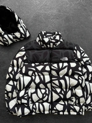 TNF ŞİŞME MONT -BEYAZ