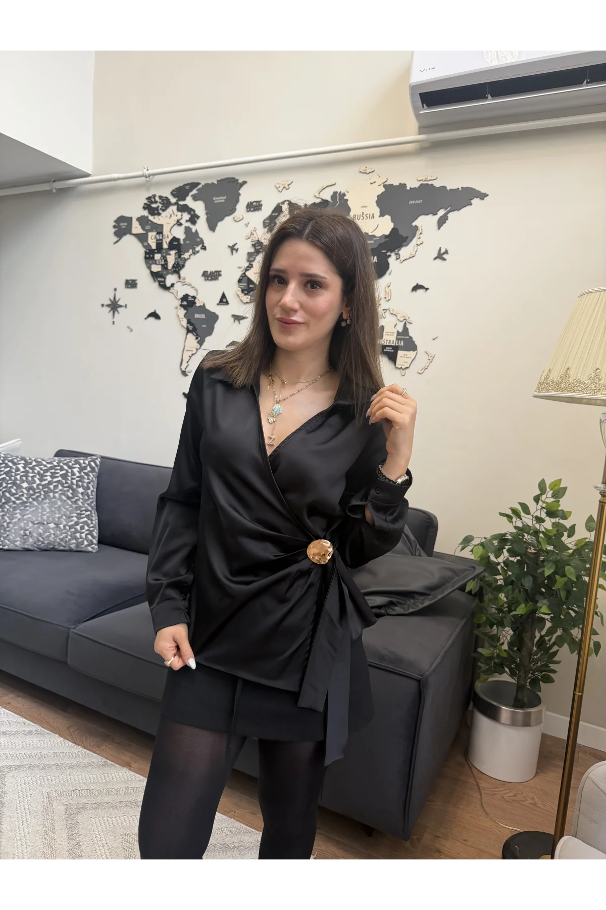 Düğme Detaylı Saten Bluz Siyah