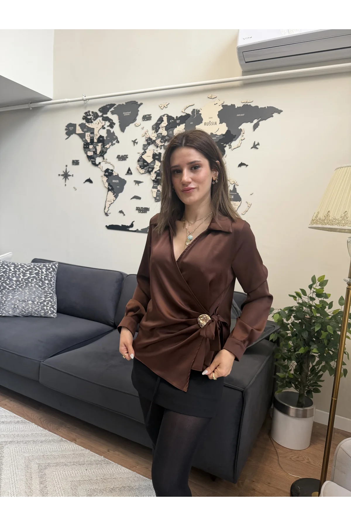 Düğme Detaylı Saten Bluz Kahverengi