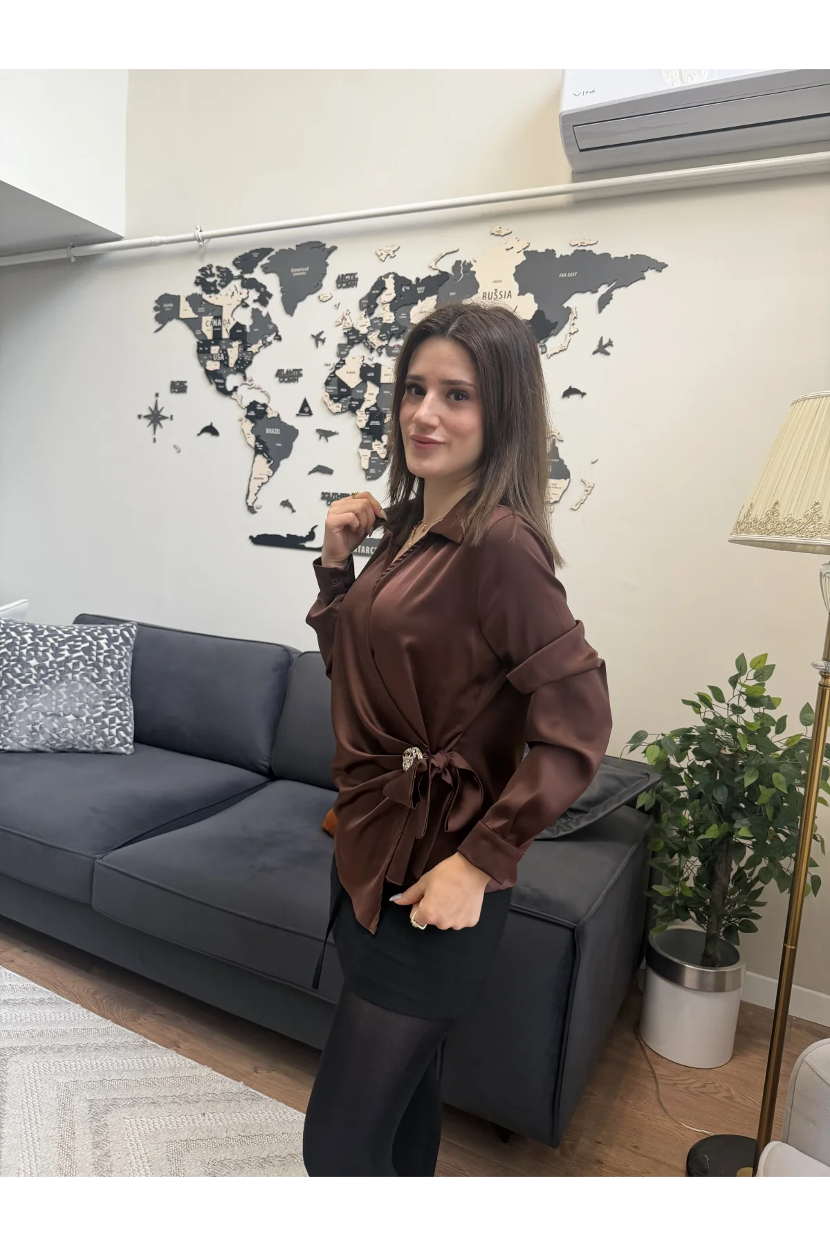 Düğme Detaylı Saten Bluz Kahverengi