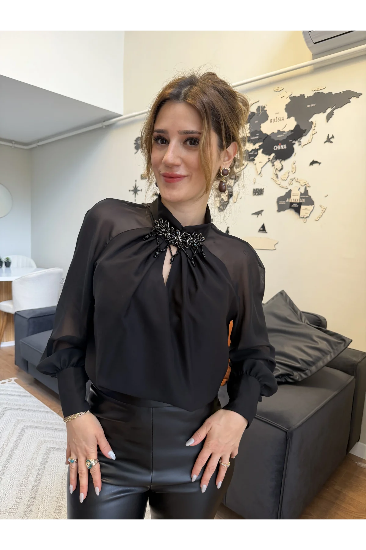 Aksesuar Detaylı Şifon Kollu Bluz Siyah