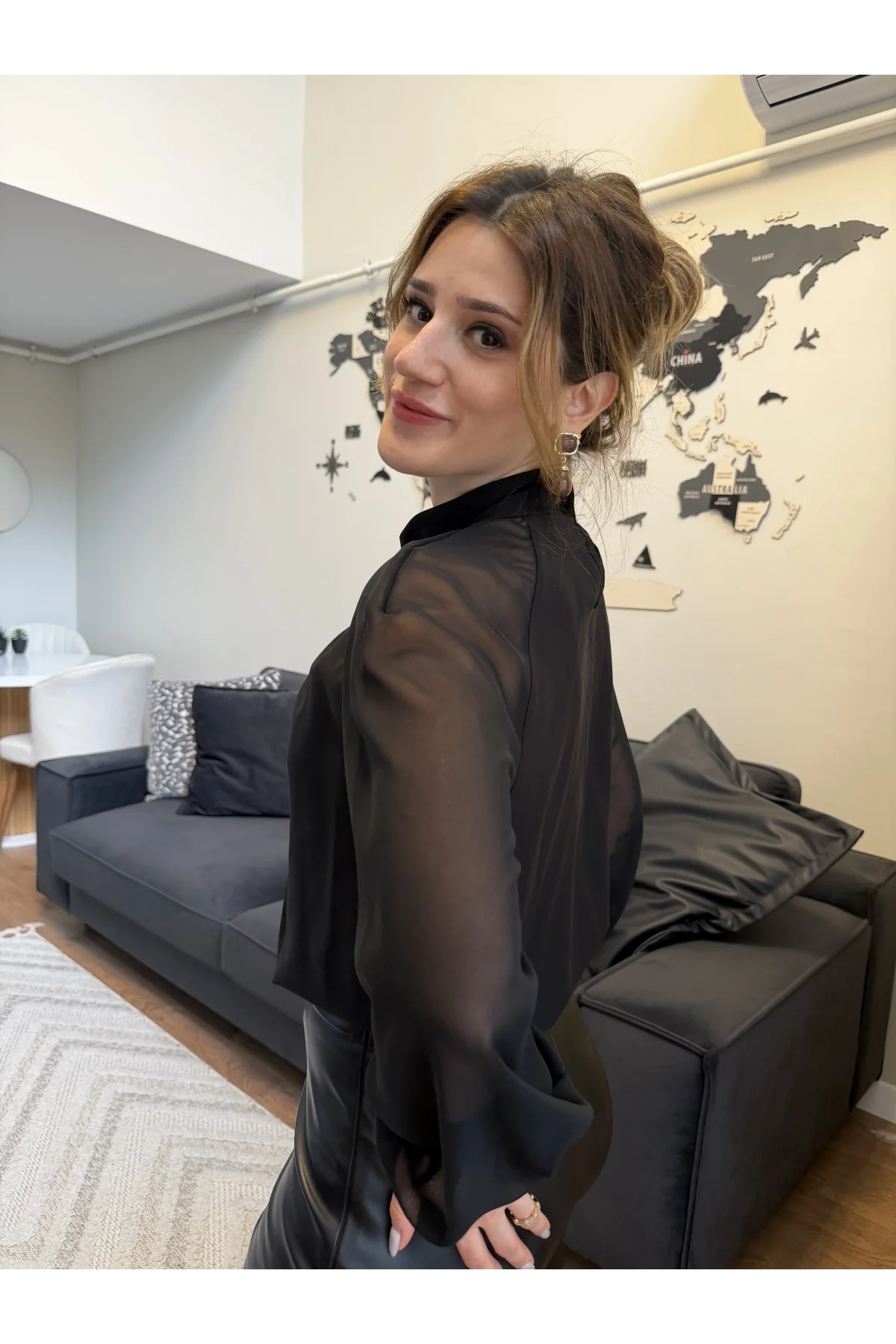 Aksesuar Detaylı Şifon Kollu Bluz Siyah