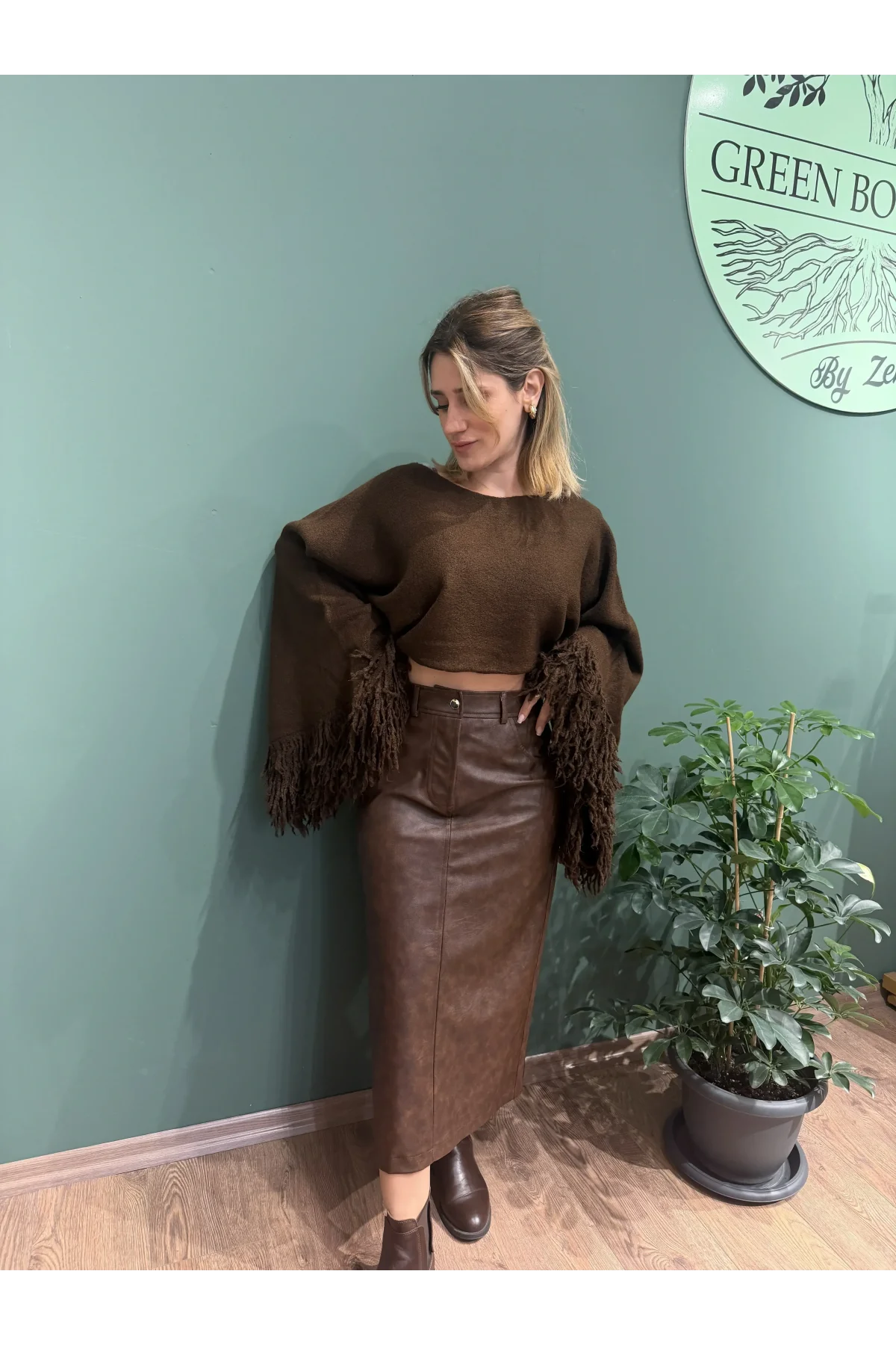 Arkadan Yırtmaçlı Midi Boy Eskitme Görünümlü Deri Etek Acıkahve