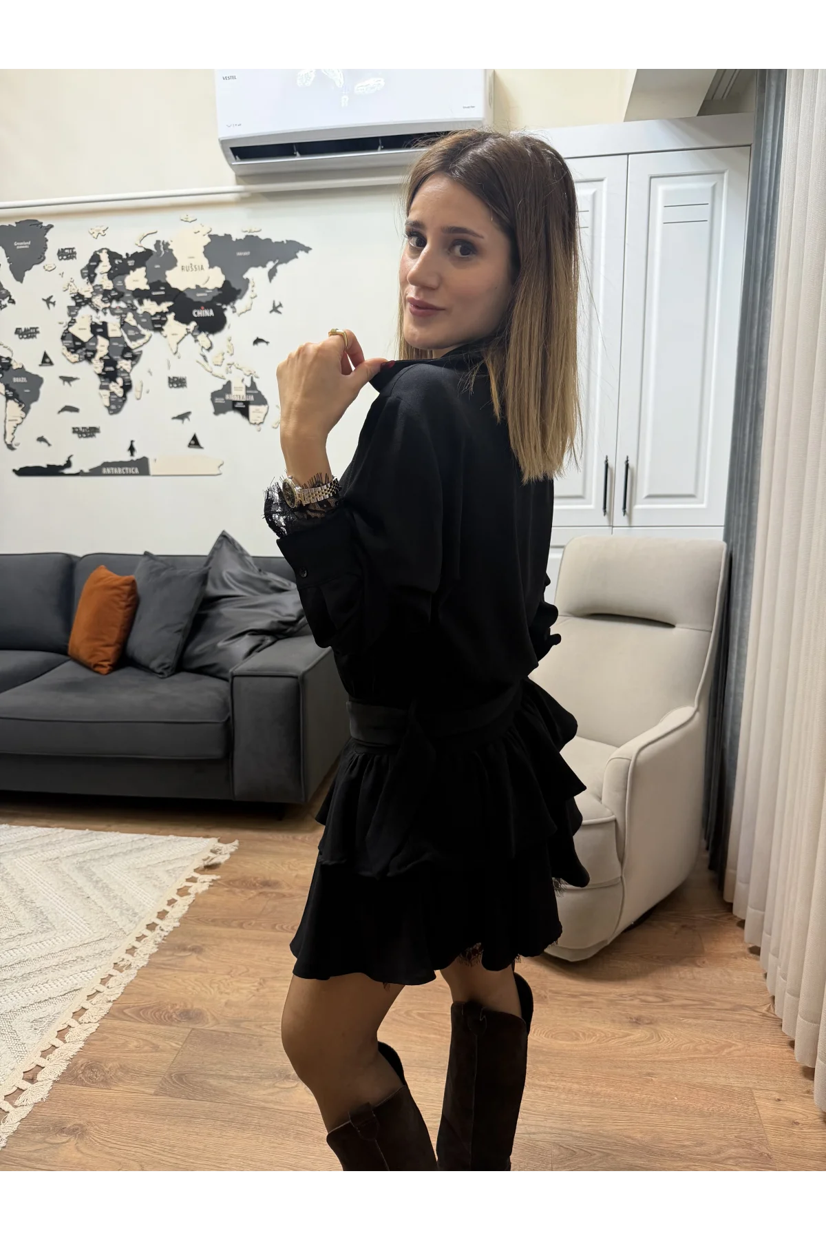 Dantel Detaylı Gold Toka Kemerli Mini Elbise Siyah