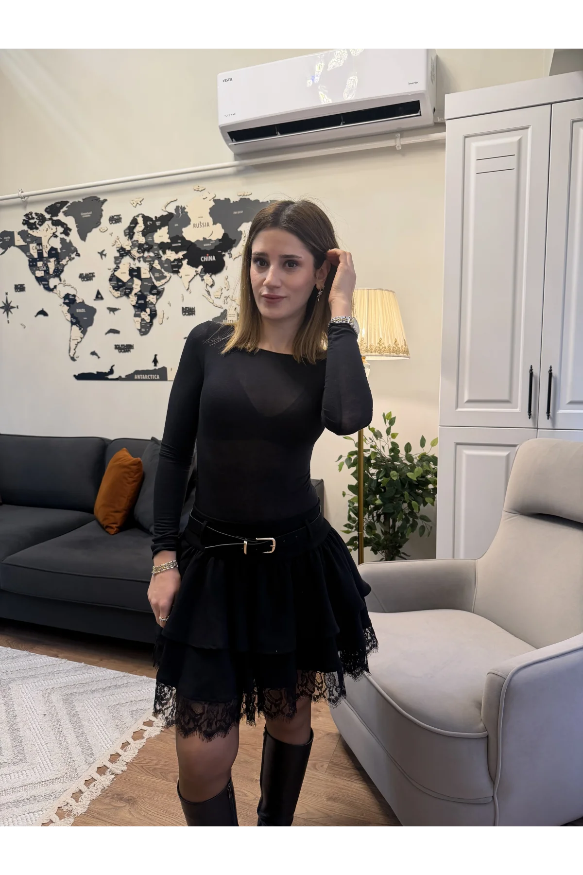 Dantel Detaylı Kemerli Mini Etek Siyah