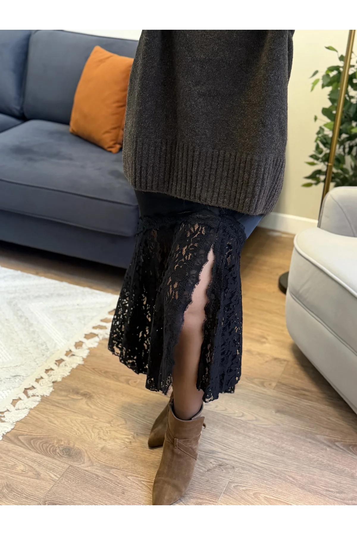 Dantel Detaylı Saten Etek Siyah