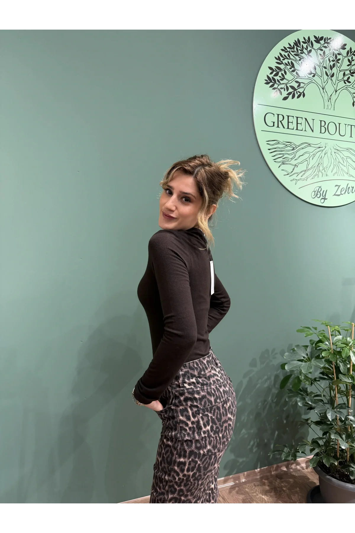 Dik Yaka Acıkahve Uzun Kollu Body