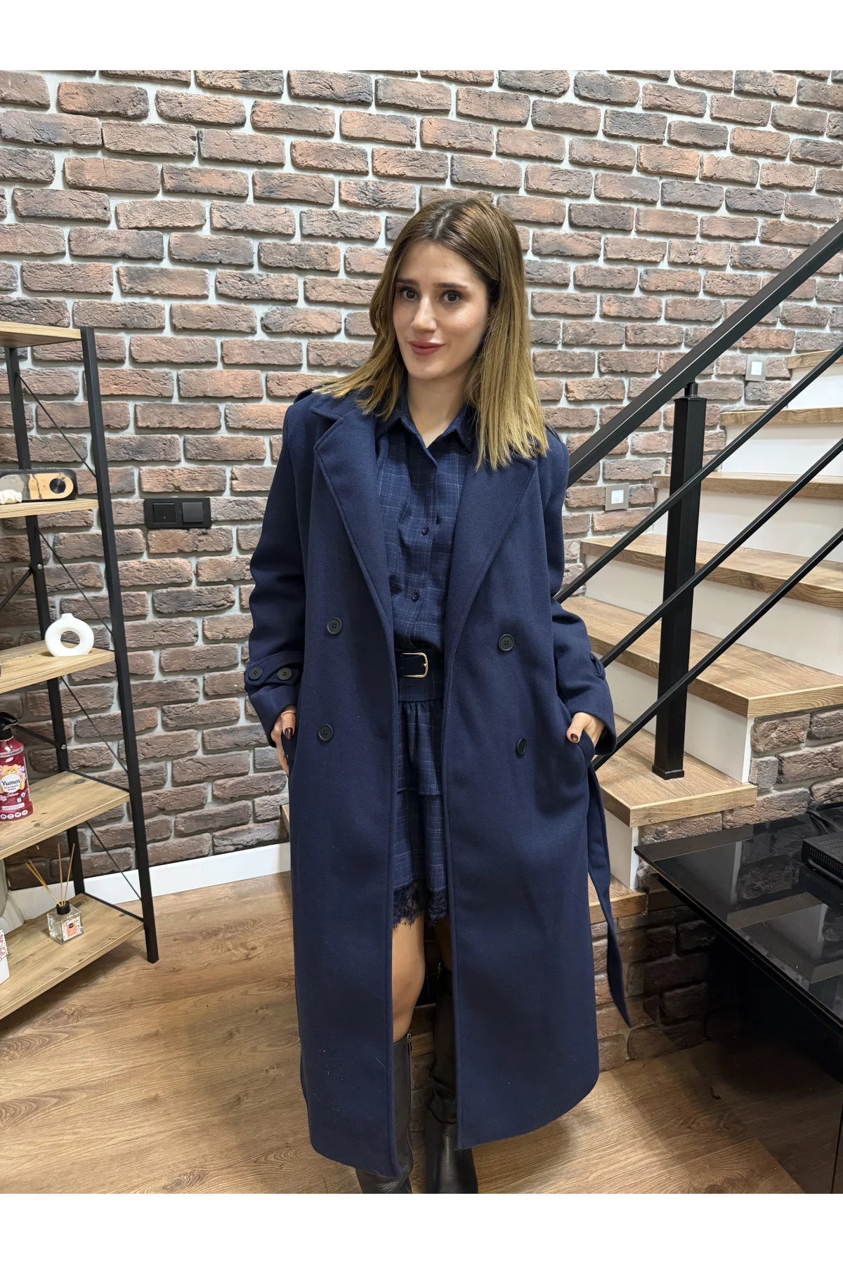 Düğme ve Kuşaklı Ekose Astarlı Kaşe Kaban Lacivert