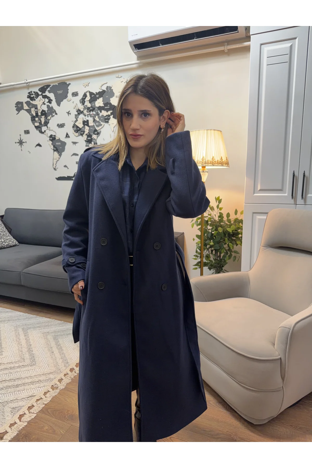 Düğme ve Kuşaklı Ekose Astarlı Kaşe Kaban Lacivert