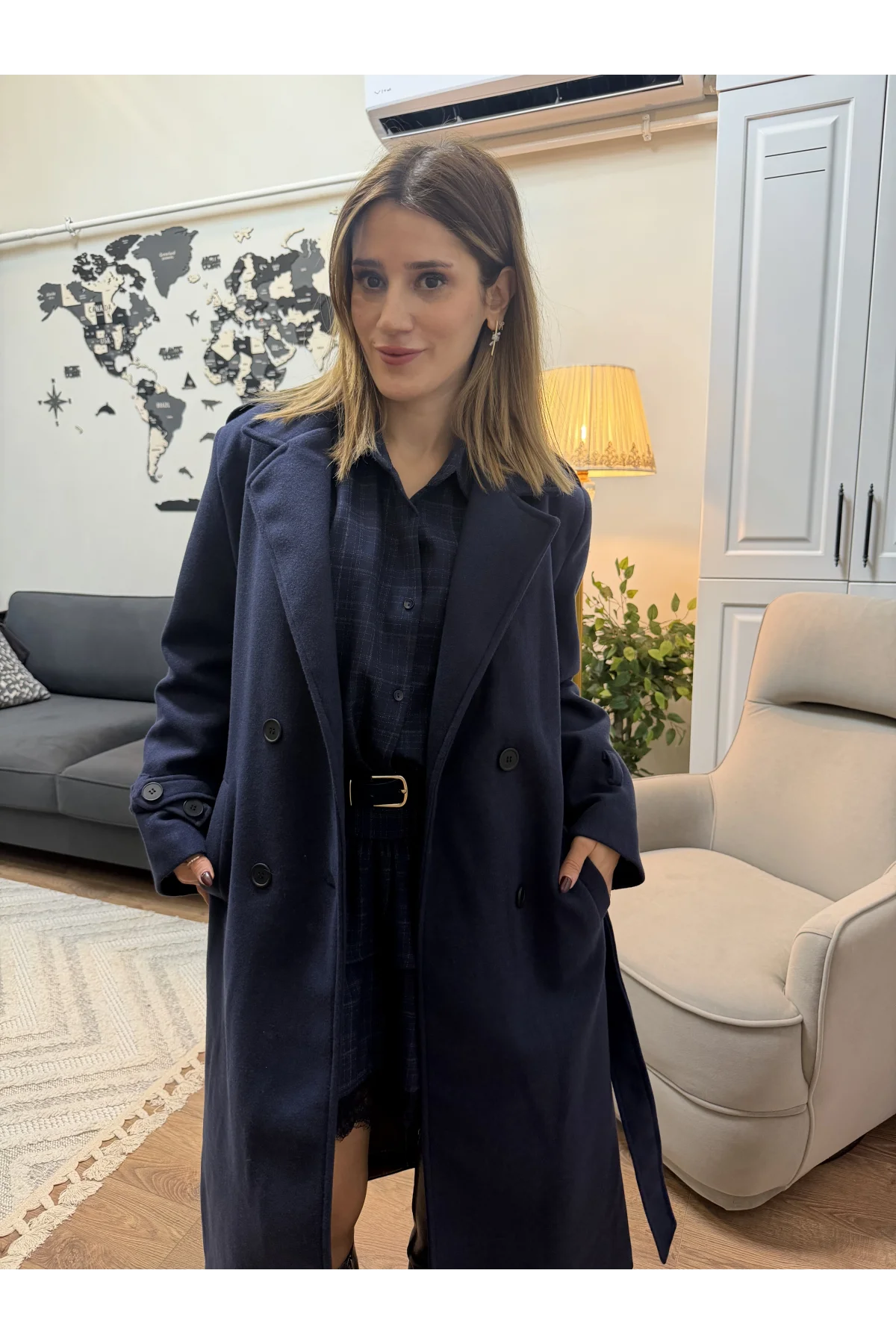 Düğme ve Kuşaklı Ekose Astarlı Kaşe Kaban Lacivert